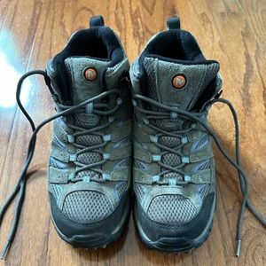 Merrell Women’s Moab 2 Hiking Boots size 9